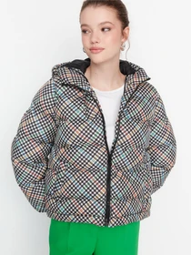 Куртки и дубленки Trendyol модель TWOAW23MO00322/Cok Renkli Фото