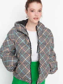 Куртки и дубленки Trendyol модель TWOAW23MO00322/Cok Renkli Фото