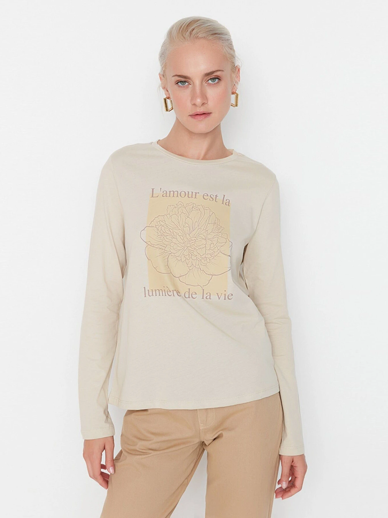 Худи и свитшоты Trendyol модель TWOAW23TS00042/Bej Худи и свитшоты Trendyol модель TWOAW23TS00042/Bej Фото