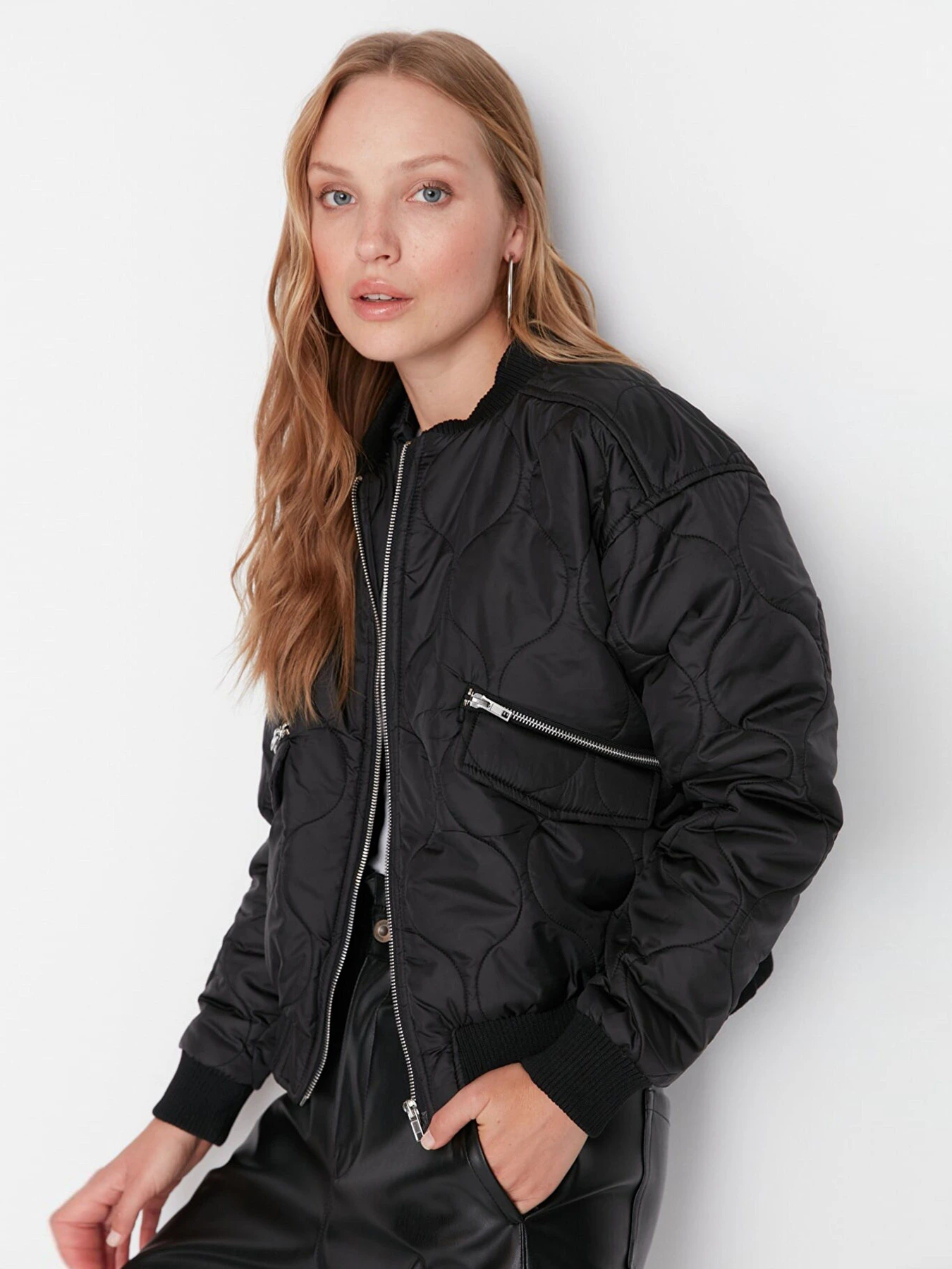 Куртки та дублянки Trendyol модель TWOAW23MO00160/Siyah Куртки та дублянки Trendyol модель TWOAW23MO00160/Siyah Фото