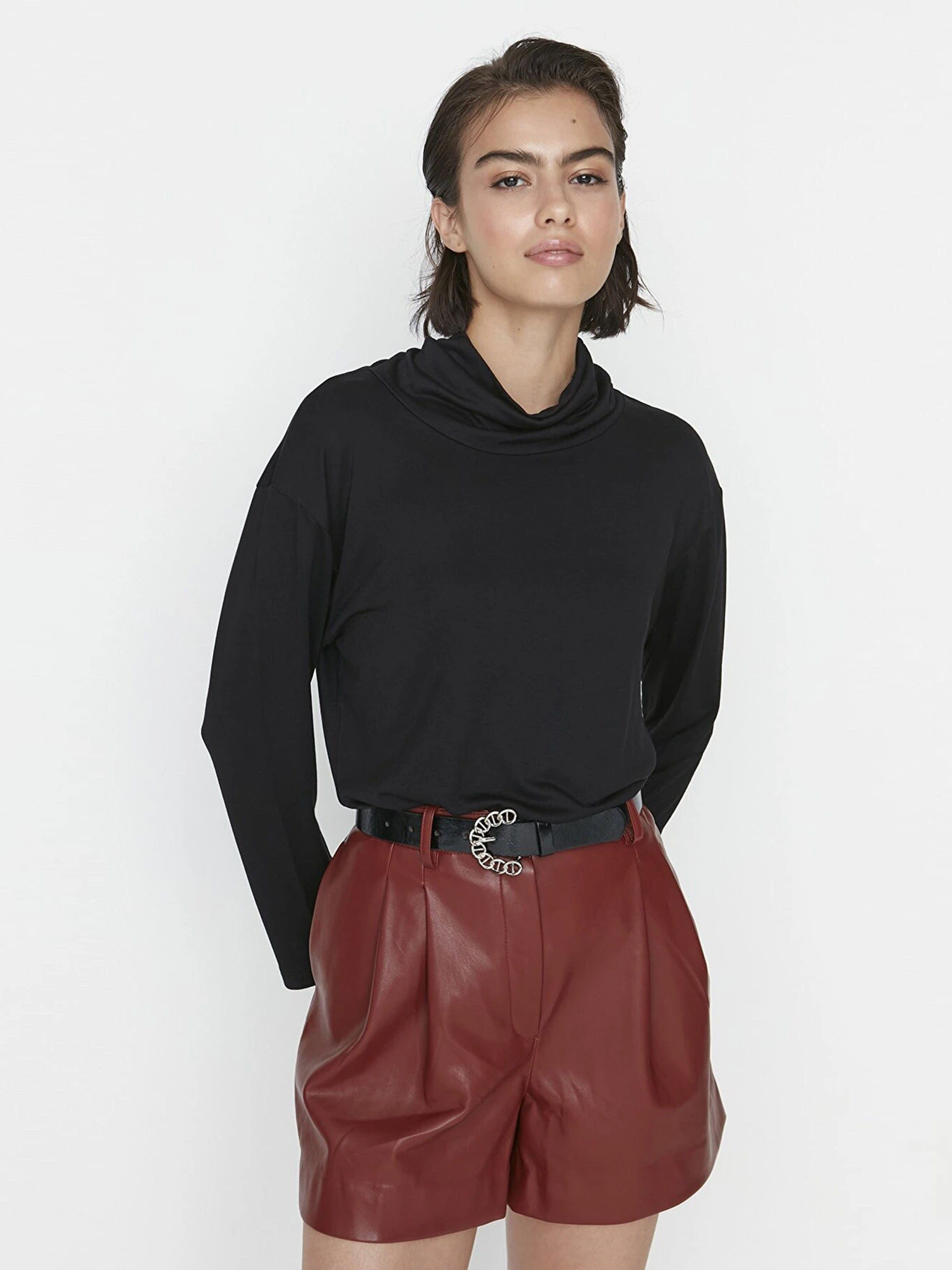 Худи и свитшоты Trendyol модель TWOAW23TS00054/Siyah Худи и свитшоты Trendyol модель TWOAW23TS00054/Siyah Фото