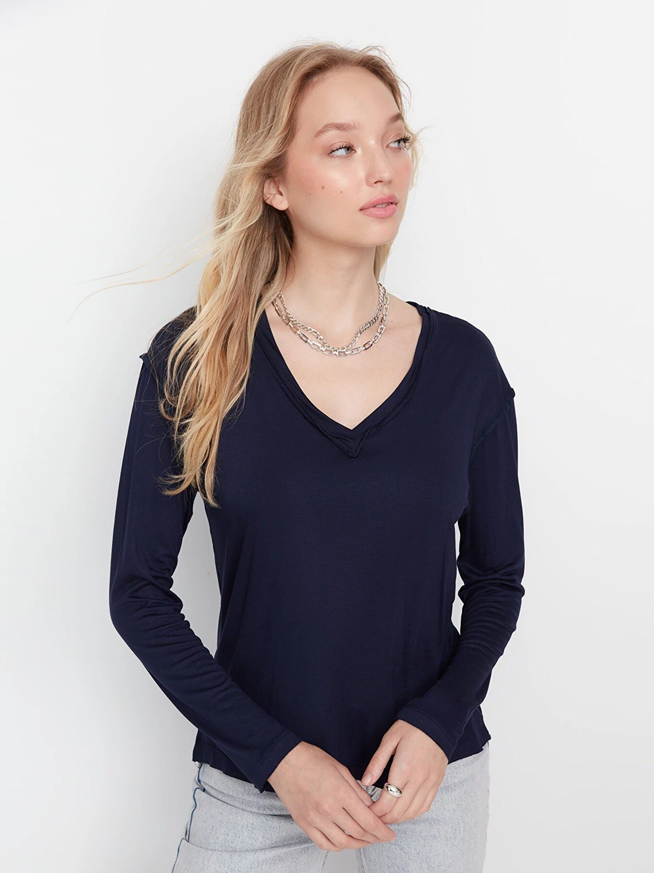 Худи и свитшоты Trendyol модель TWOAW23TS00055/Lacivert Фото