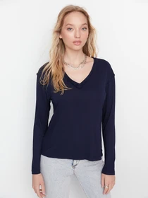 Худи и свитшоты Trendyol модель TWOAW23TS00055/Lacivert Фото