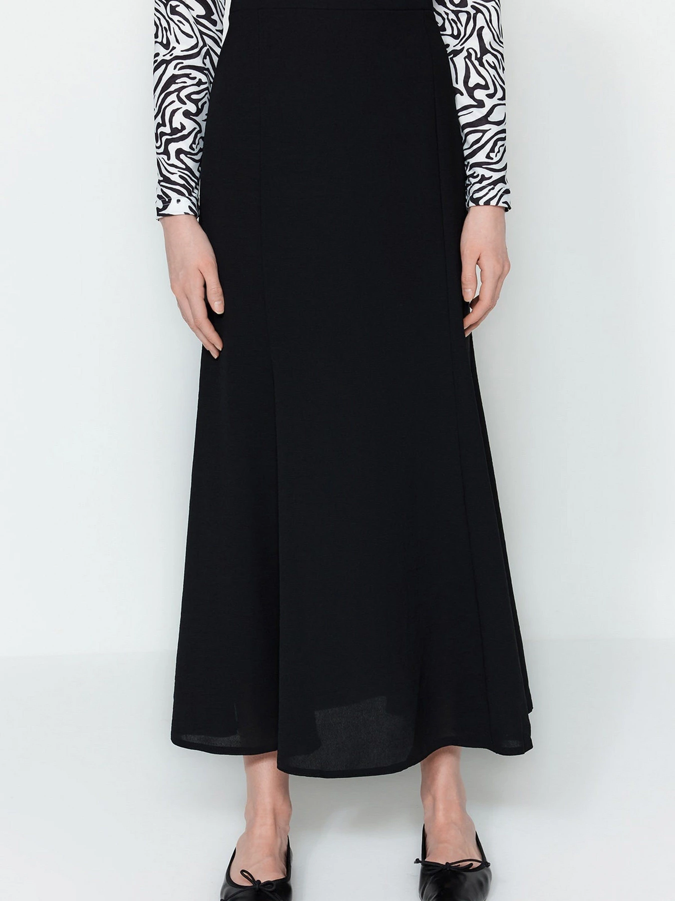 Юбки Trendyol модель TCTSS23EE00005/Siyah Юбки Trendyol модель TCTSS23EE00005/Siyah Фото