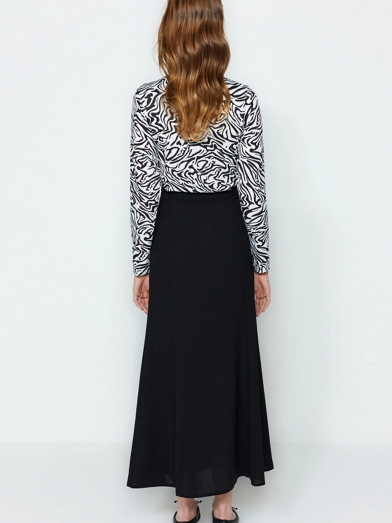 Юбки Trendyol модель TCTSS23EE00005/Siyah Юбки Trendyol модель TCTSS23EE00005/Siyah Фото
