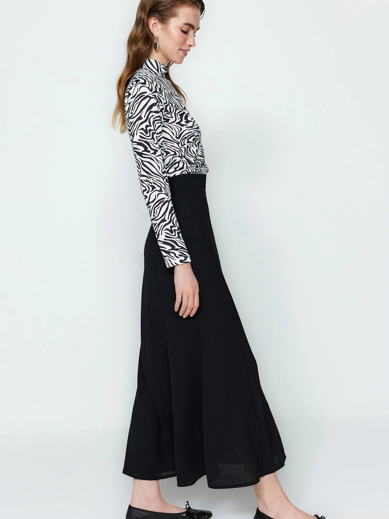 Юбки Trendyol модель TCTSS23EE00005/Siyah Юбки Trendyol модель TCTSS23EE00005/Siyah Фото