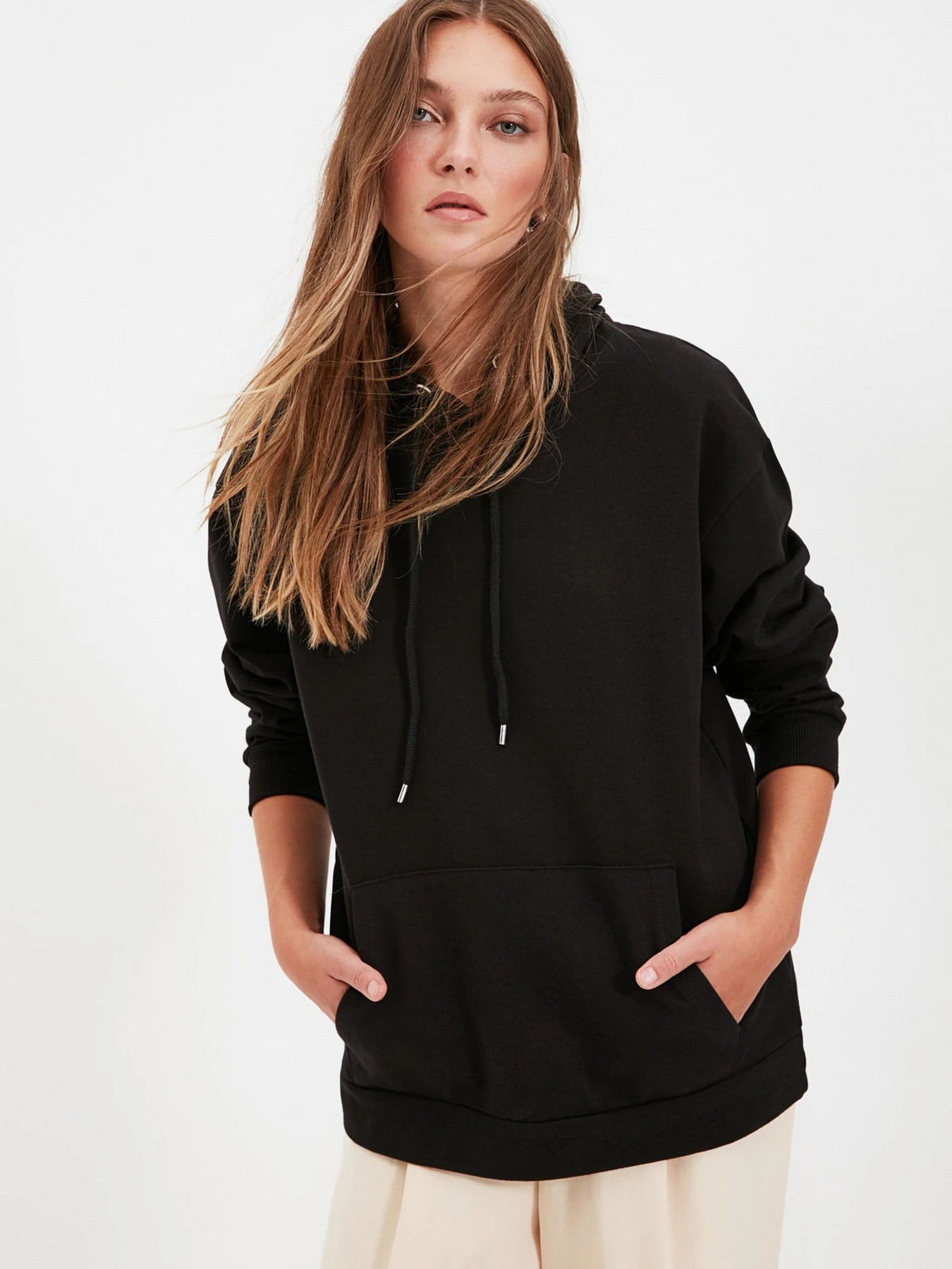 Худи и свитшоты Trendyol модель TWOAW20SW0525/Siyah Худи и свитшоты Trendyol модель TWOAW20SW0525/Siyah Фото