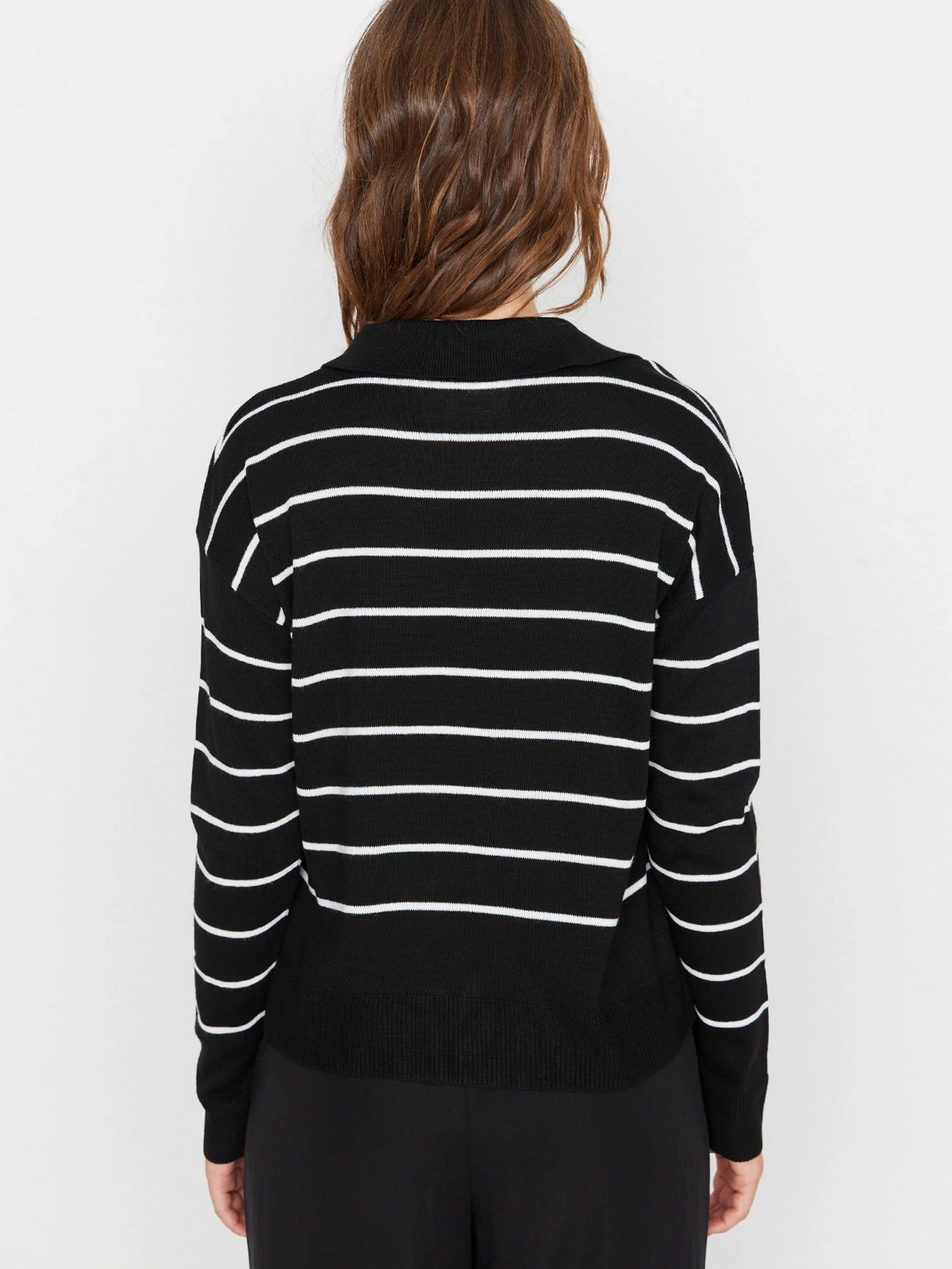 Светри та кардигани Trendyol модель TWOAW22KZ0735/Siyah Светри та кардигани Trendyol модель TWOAW22KZ0735/Siyah Фото