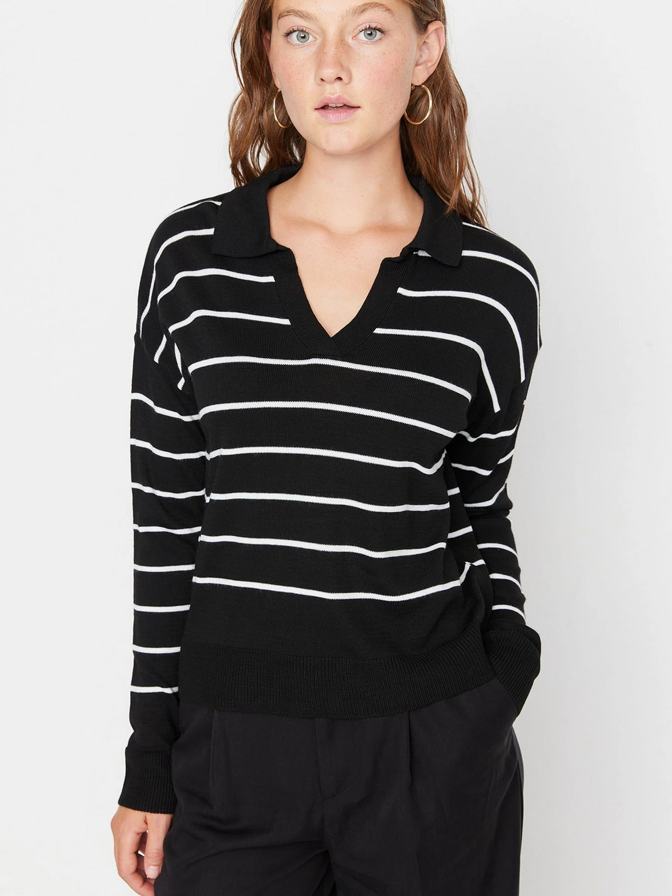 Светри та кардигани Trendyol модель TWOAW22KZ0735/Siyah Светри та кардигани Trendyol модель TWOAW22KZ0735/Siyah Фото