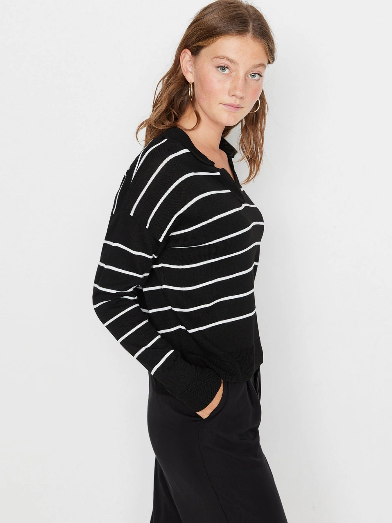 Светри та кардигани Trendyol модель TWOAW22KZ0735/Siyah Светри та кардигани Trendyol модель TWOAW22KZ0735/Siyah Фото