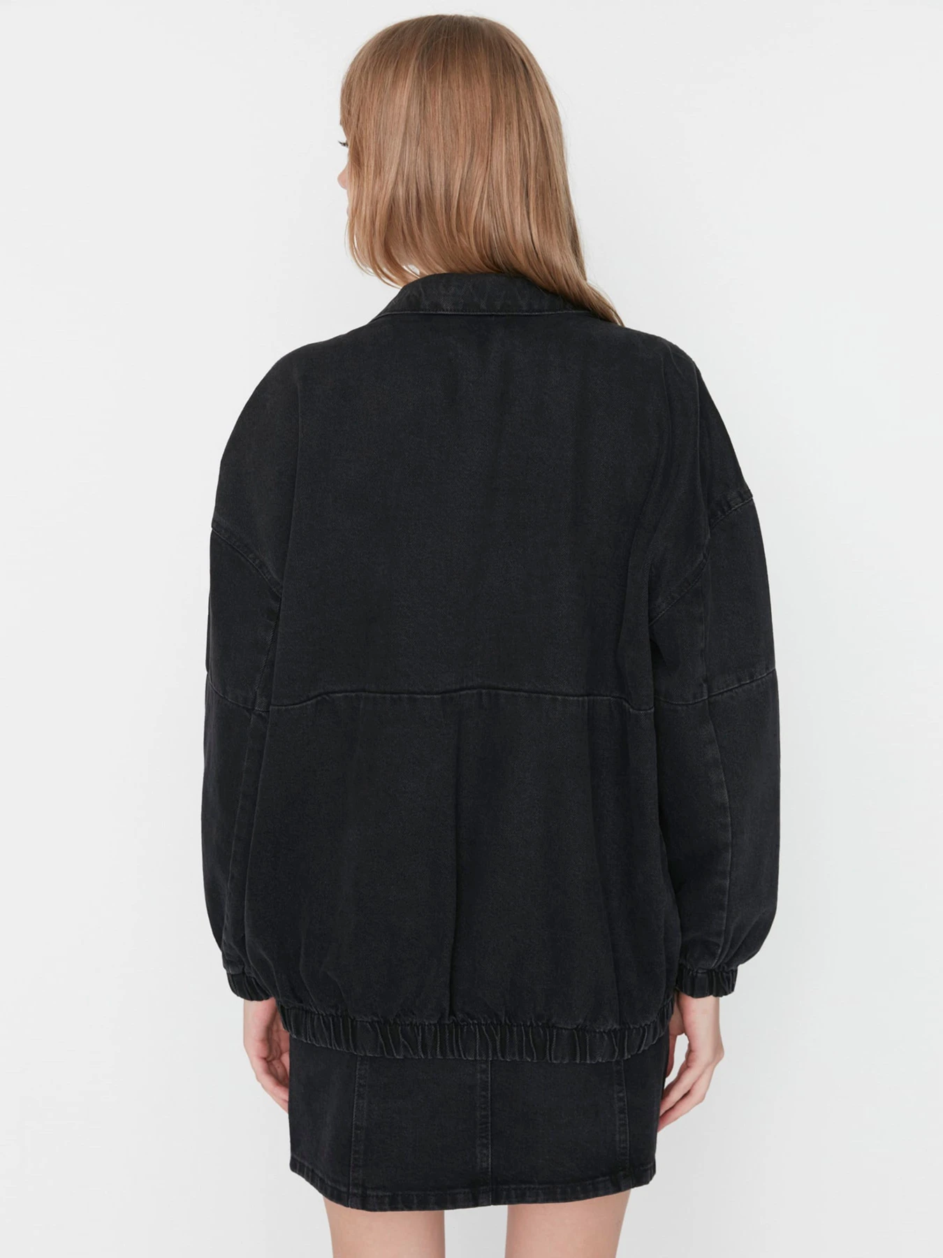 Куртки та дублянки Trendyol модель TWOAW23CE00213/Siyah Куртки та дублянки Trendyol модель TWOAW23CE00213/Siyah Фото