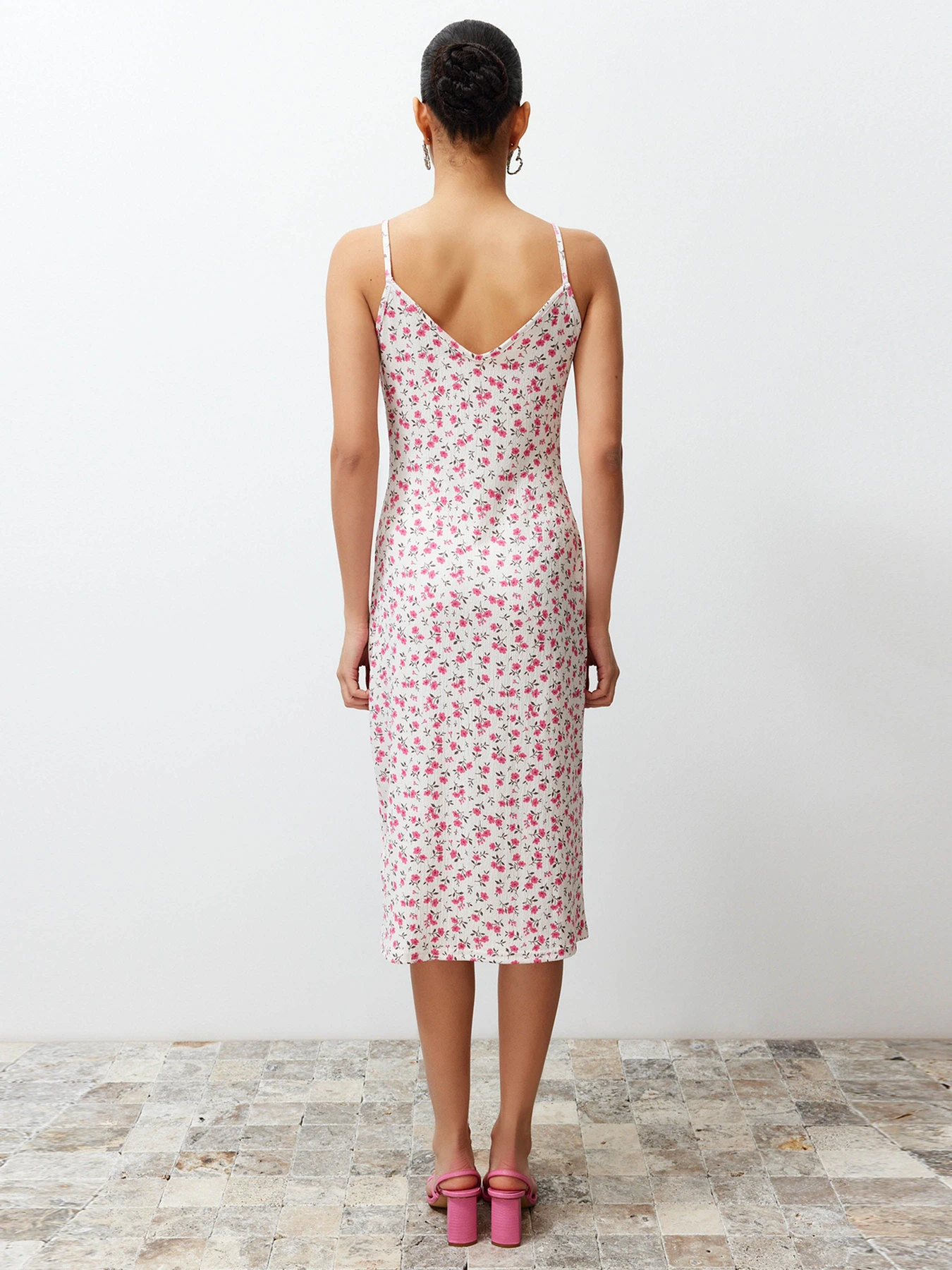 Платья Trendyol модель TWOSS23EL01454/Ekru Платья Trendyol модель TWOSS23EL01454/Ekru Фото