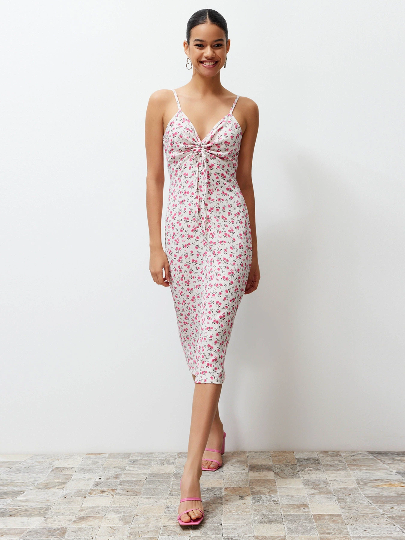 Платья Trendyol модель TWOSS23EL01454/Ekru Платья Trendyol модель TWOSS23EL01454/Ekru Фото