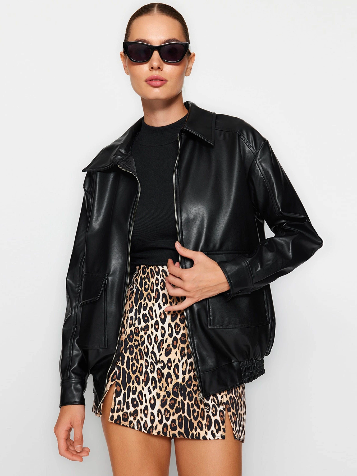 Куртки и дубленки Trendyol модель TWOAW24MO00253/Siyah Куртки и дубленки Trendyol модель TWOAW24MO00253/Siyah Фото