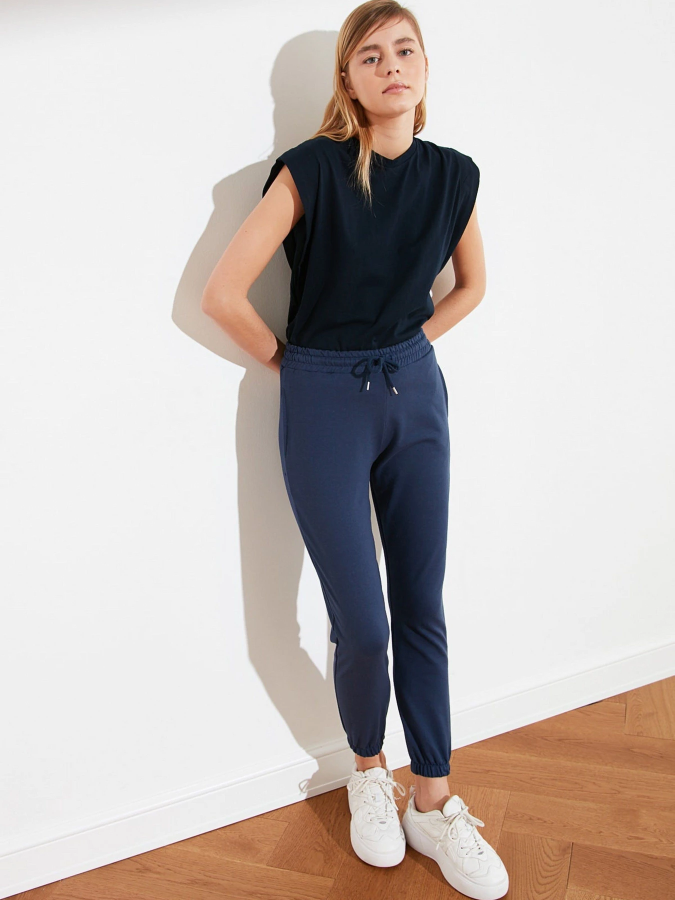 Брюки Trendyol модель TWOAW21EA0194/Lacivert Брюки Trendyol модель TWOAW21EA0194/Lacivert Фото