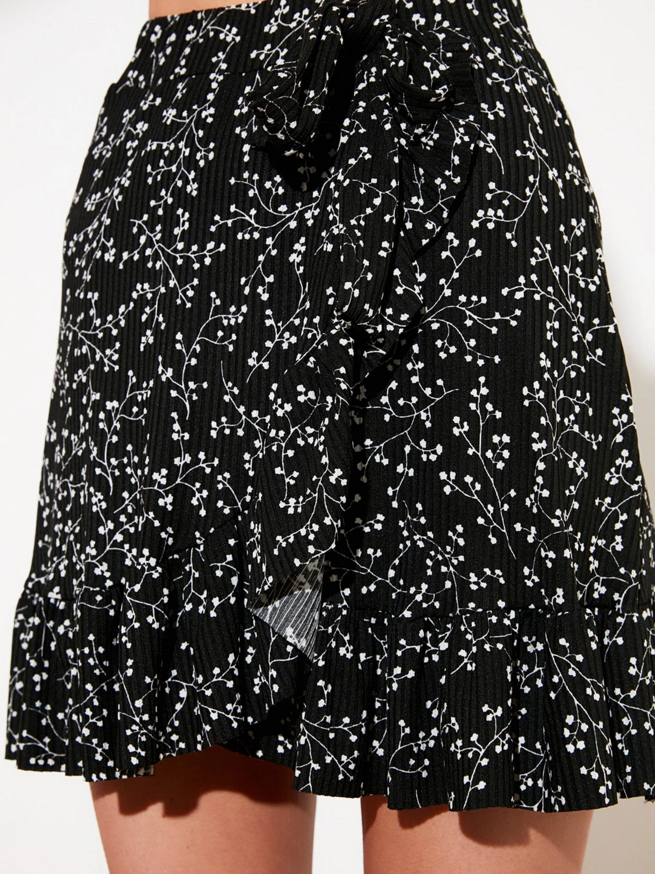 Юбки Trendyol модель TWOSS21ET0010/Siyah Фото