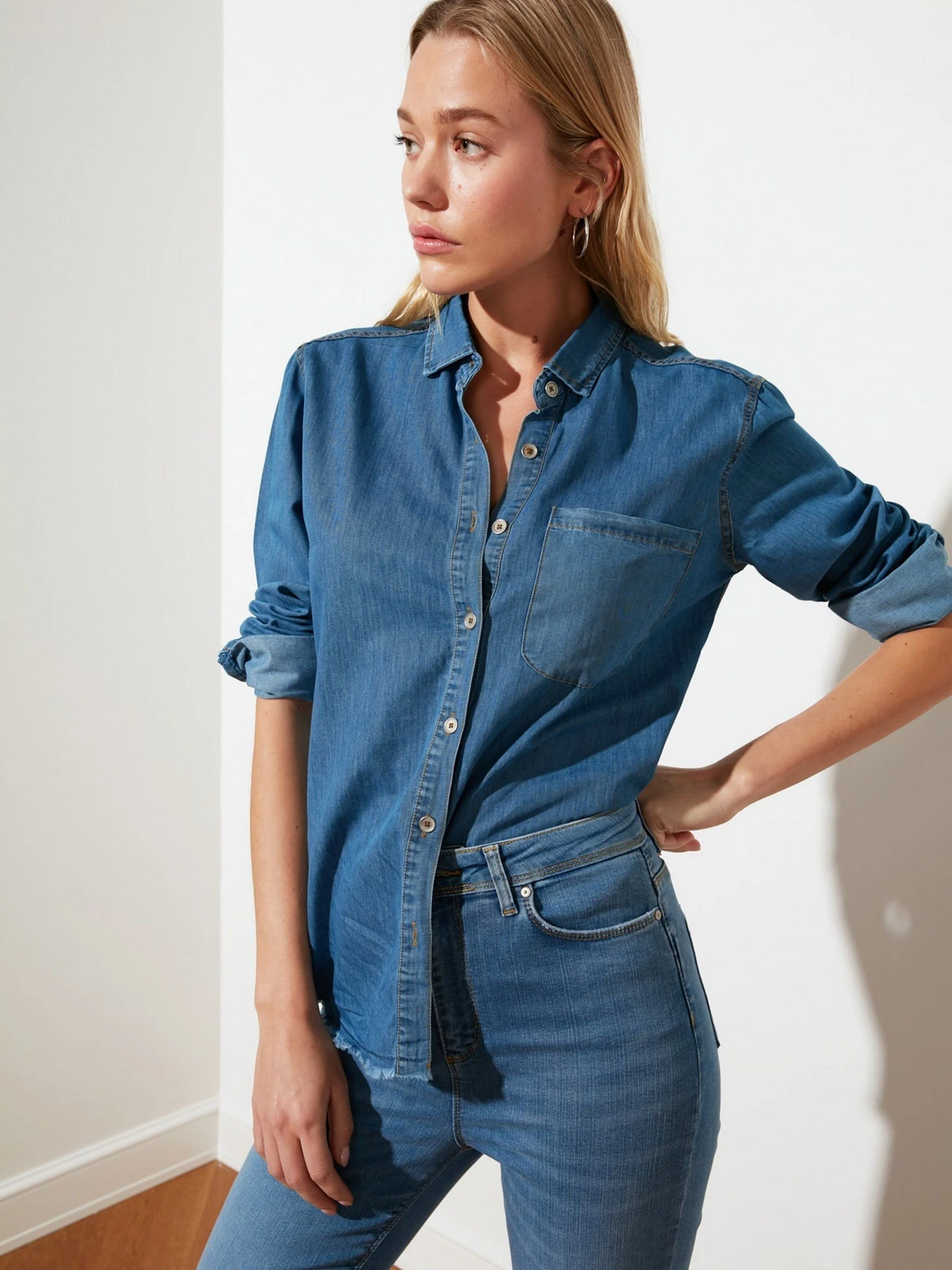 Рубашки Trendyol модель TWOSS21GO0790/Mavi Рубашки Trendyol модель TWOSS21GO0790/Mavi Фото