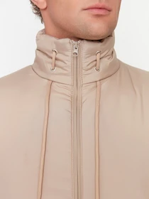 Куртки и дубленки Trendyol модель TMNAW22YE0021/Tas Фото