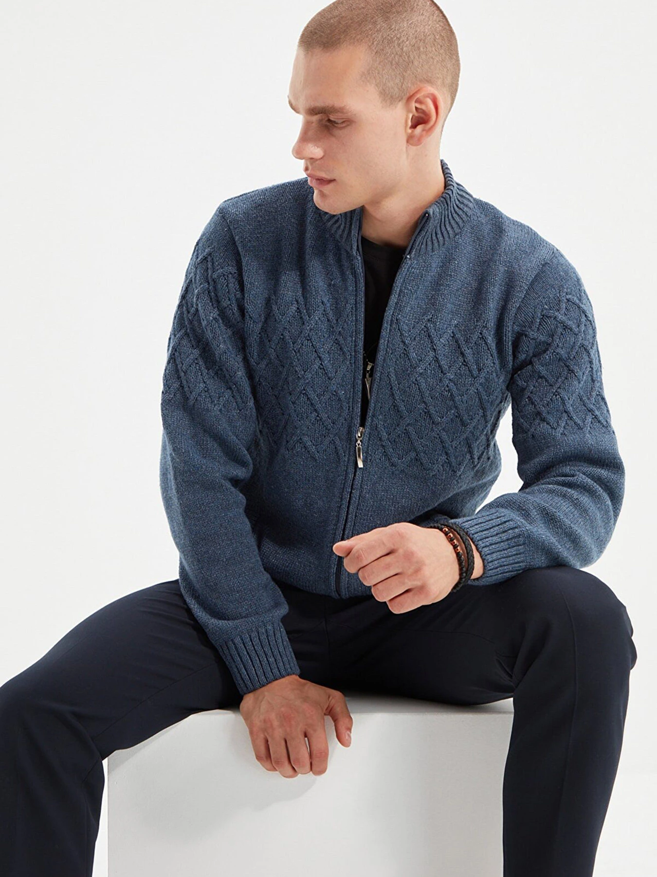 Свитры и кардиганы Trendyol модель TMNAW22HI0146/Indigo Свитры и кардиганы Trendyol модель TMNAW22HI0146/Indigo Фото