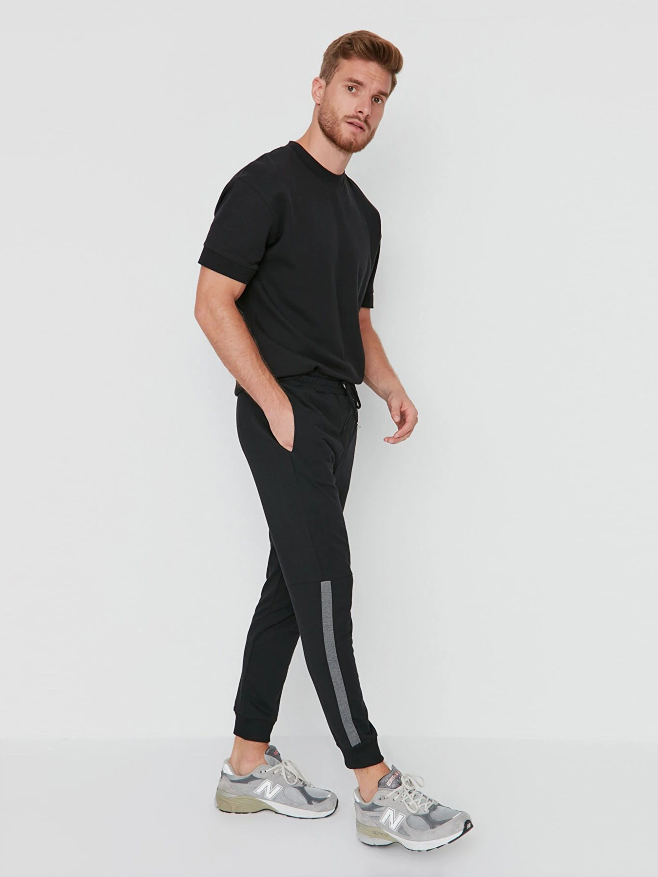 Брюки Trendyol модель TMNAW21EA0296/Siyah Брюки Trendyol модель TMNAW21EA0296/Siyah Фото