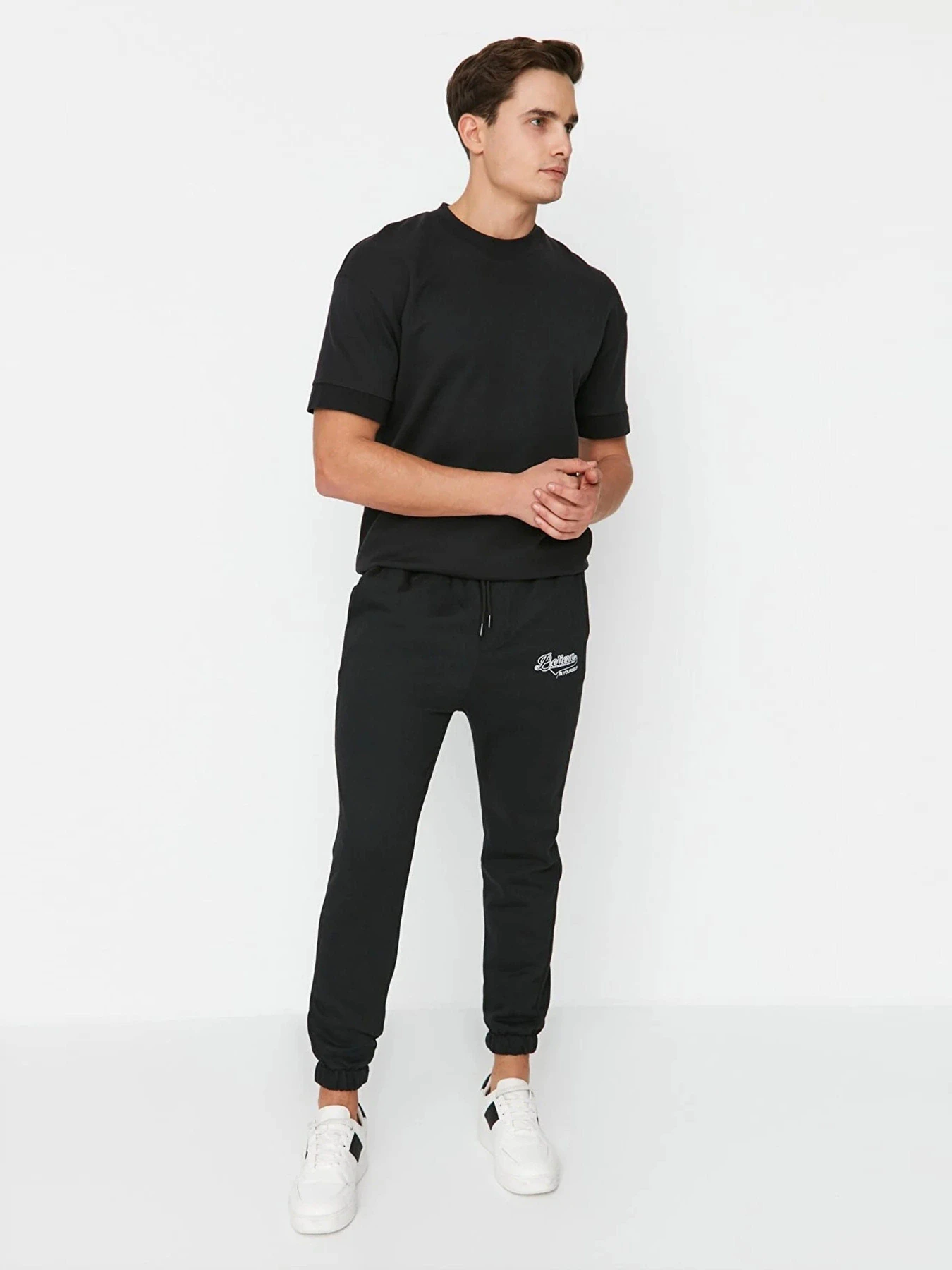 Брюки Trendyol модель TMNAW23EA00094/Siyah Брюки Trendyol модель TMNAW23EA00094/Siyah Фото
