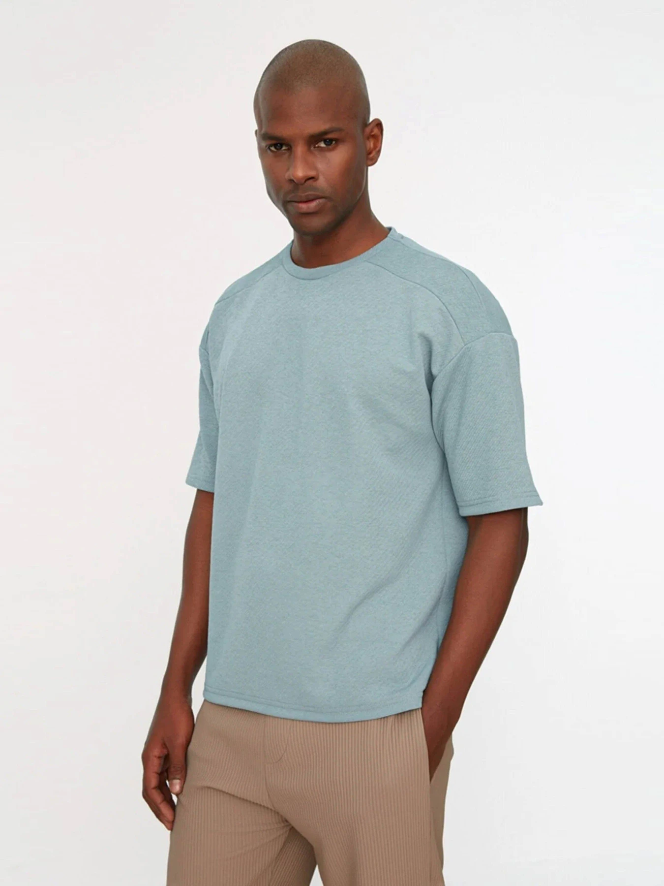 Футболки и поло Trendyol модель TMNSS22TS0205/Indigo Футболки и поло Trendyol модель TMNSS22TS0205/Indigo Фото