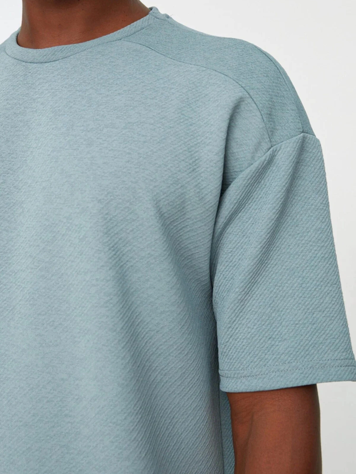 Футболки и поло Trendyol модель TMNSS22TS0205/Indigo Футболки и поло Trendyol модель TMNSS22TS0205/Indigo Фото