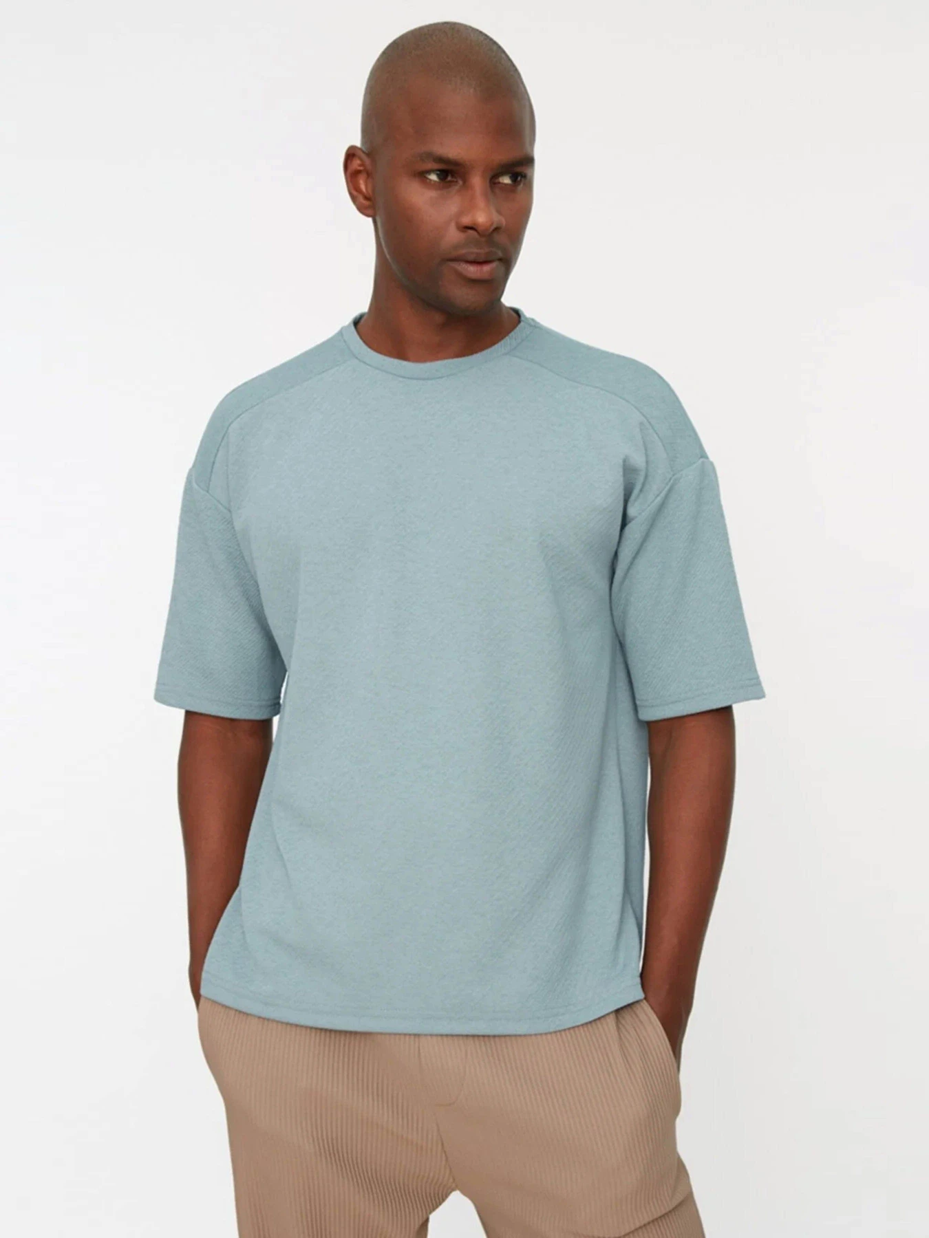 Футболки и поло Trendyol модель TMNSS22TS0205/Indigo Футболки и поло Trendyol модель TMNSS22TS0205/Indigo Фото