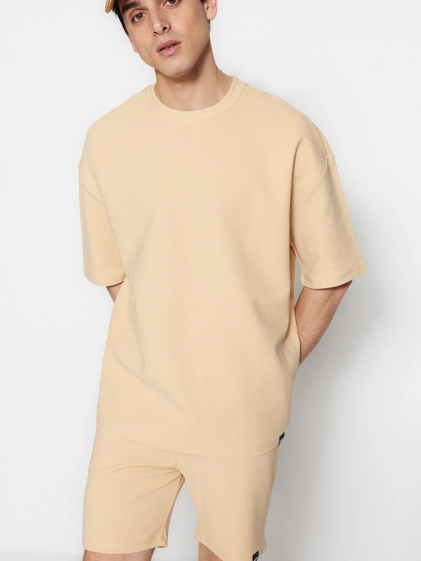Футболки и поло Trendyol модель TMNSS23TS00069/Bej Фото