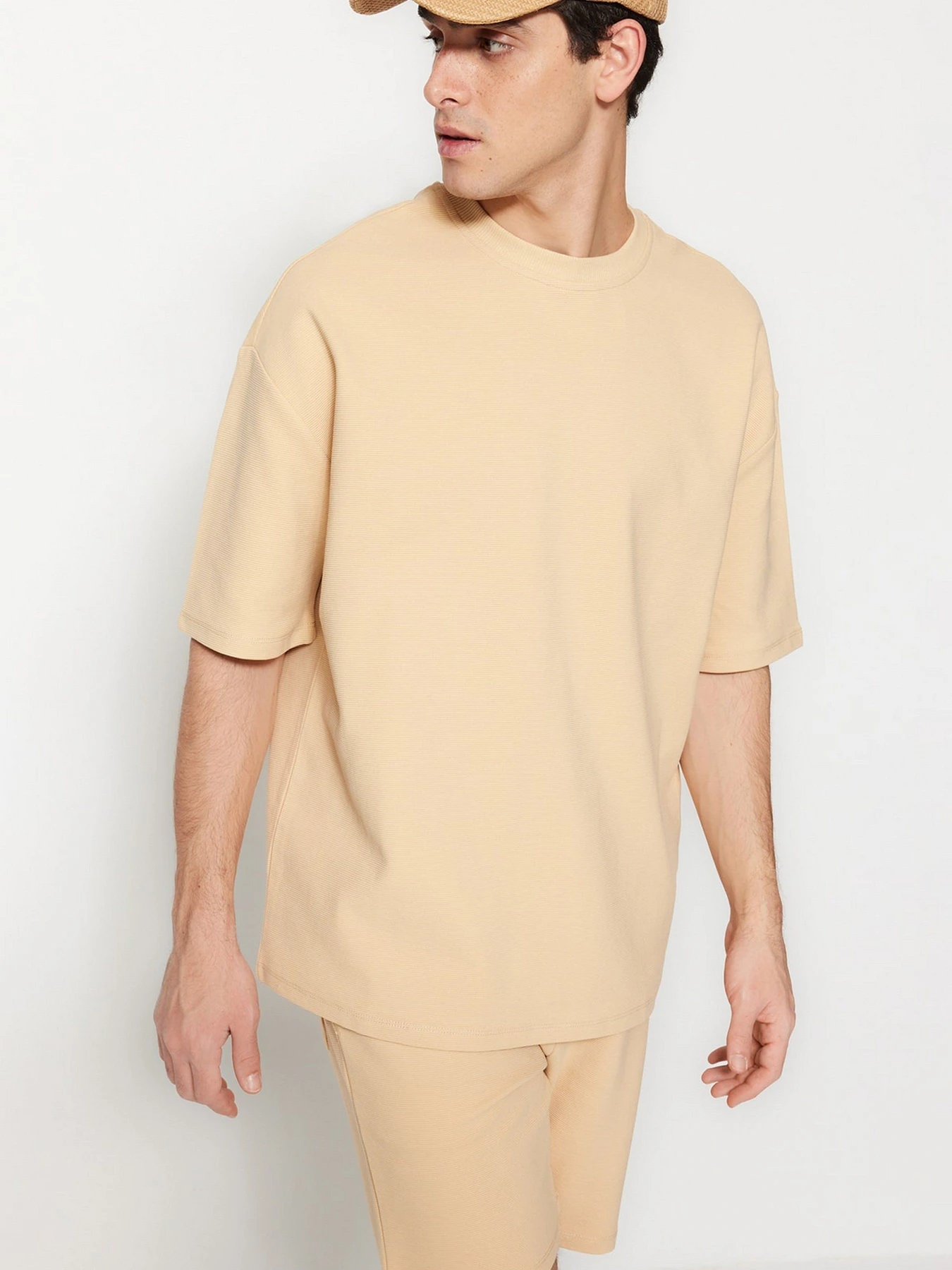 Футболки и поло Trendyol модель TMNSS23TS00069/Bej Фото