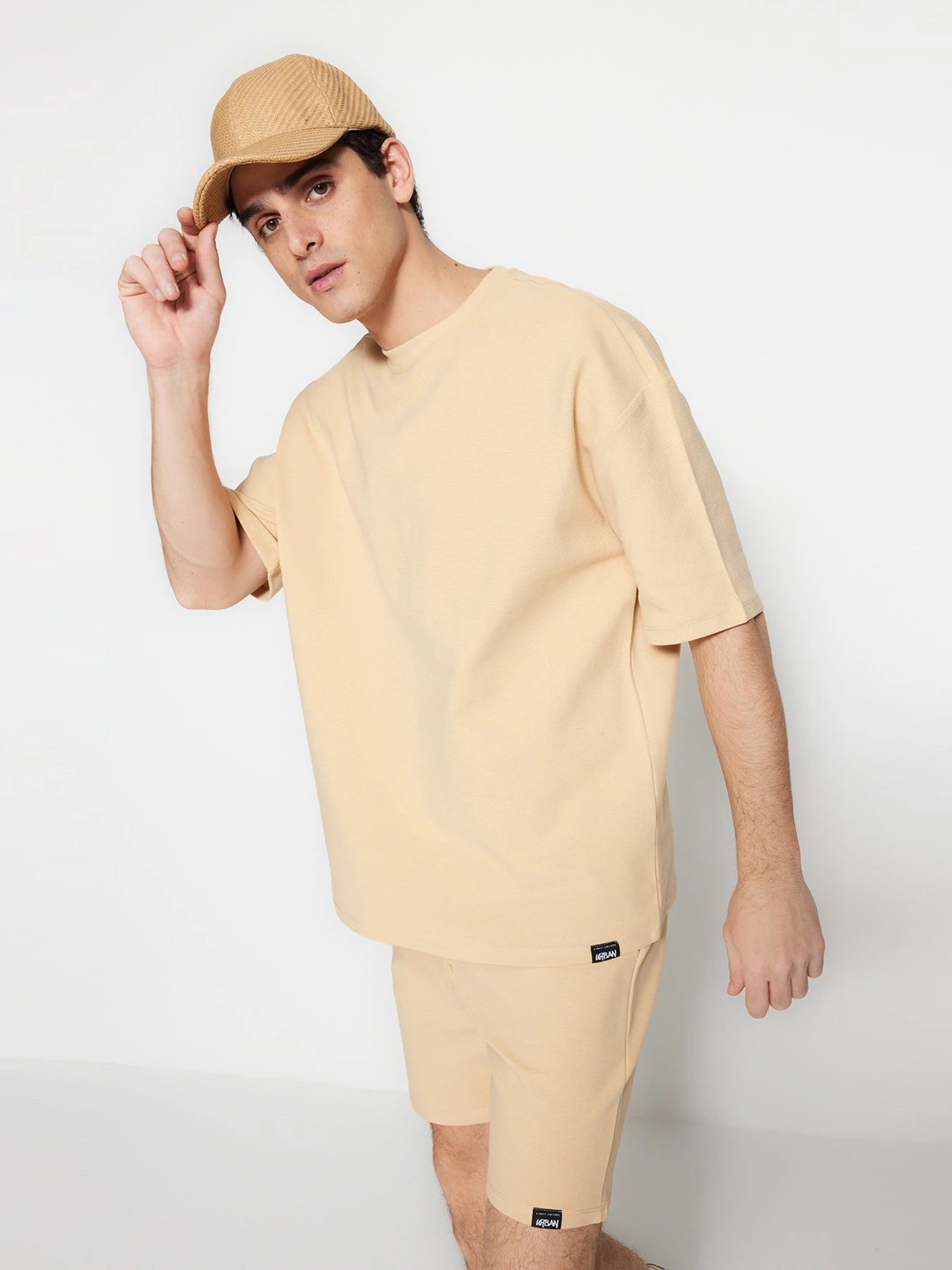 Футболки и поло Trendyol модель TMNSS23TS00069/Bej Фото