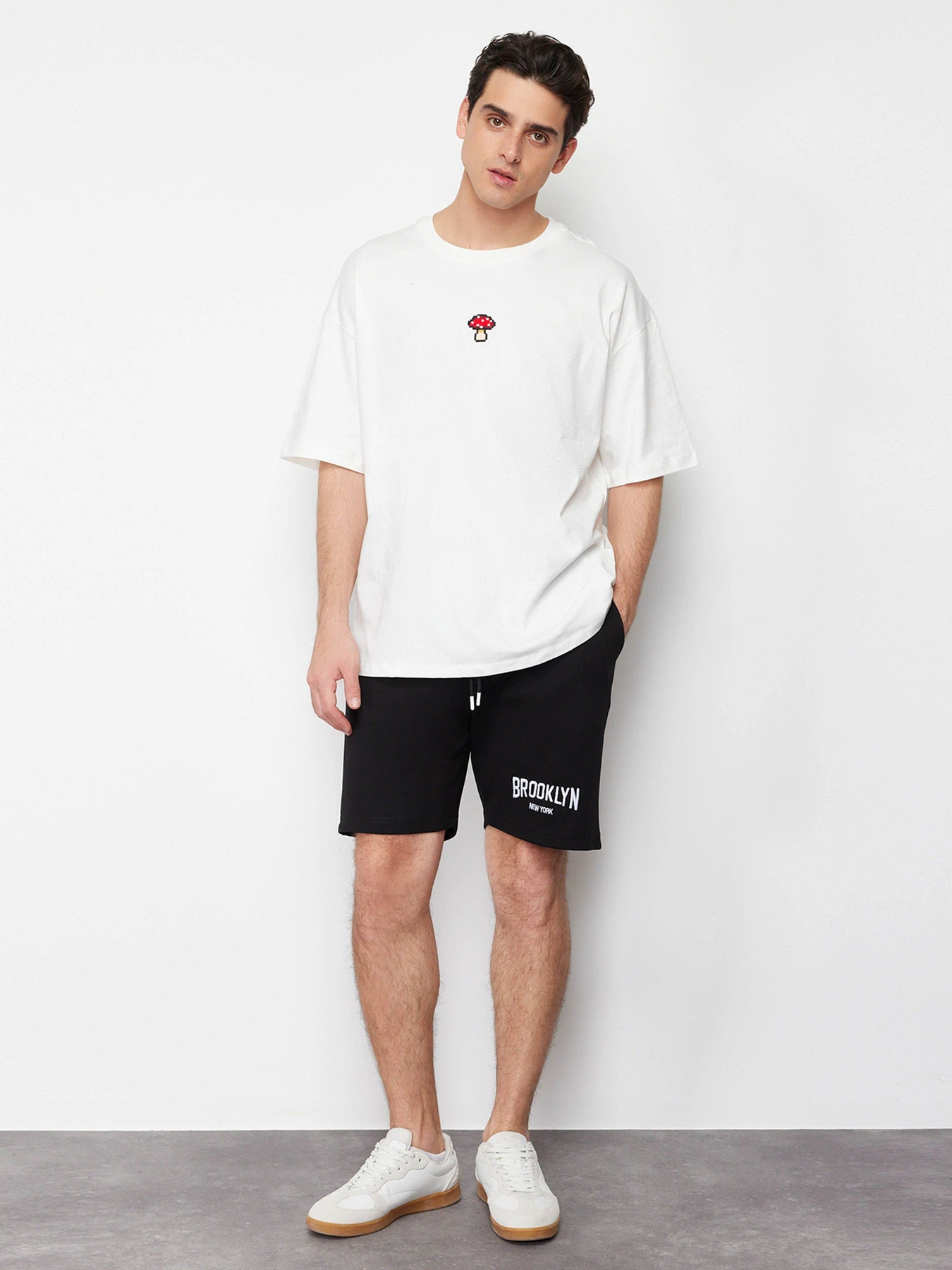 Шорти Trendyol модель TMNSS24SR00025/Siyah Фото
