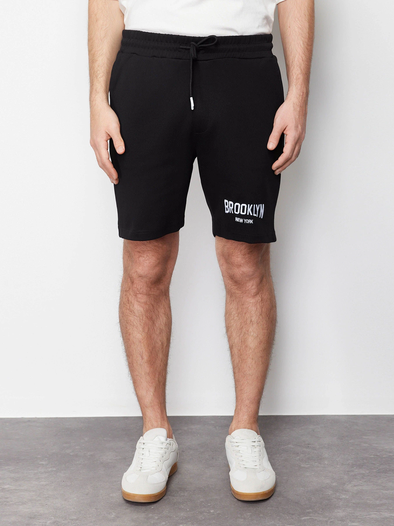 Шорти Trendyol модель TMNSS24SR00025/Siyah Фото