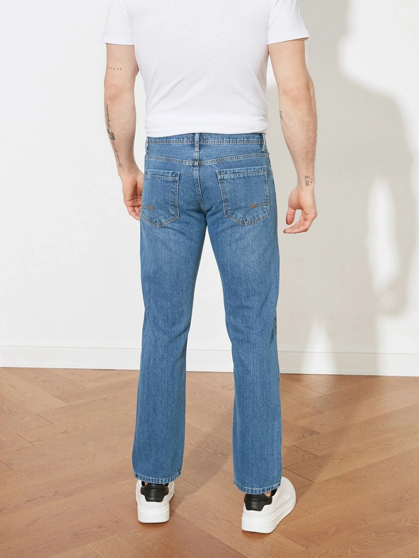 Джинсы Trendyol Straight модель TMNSS21JE0810/Indigo Джинсы Trendyol Straight модель TMNSS21JE0810/Indigo Фото