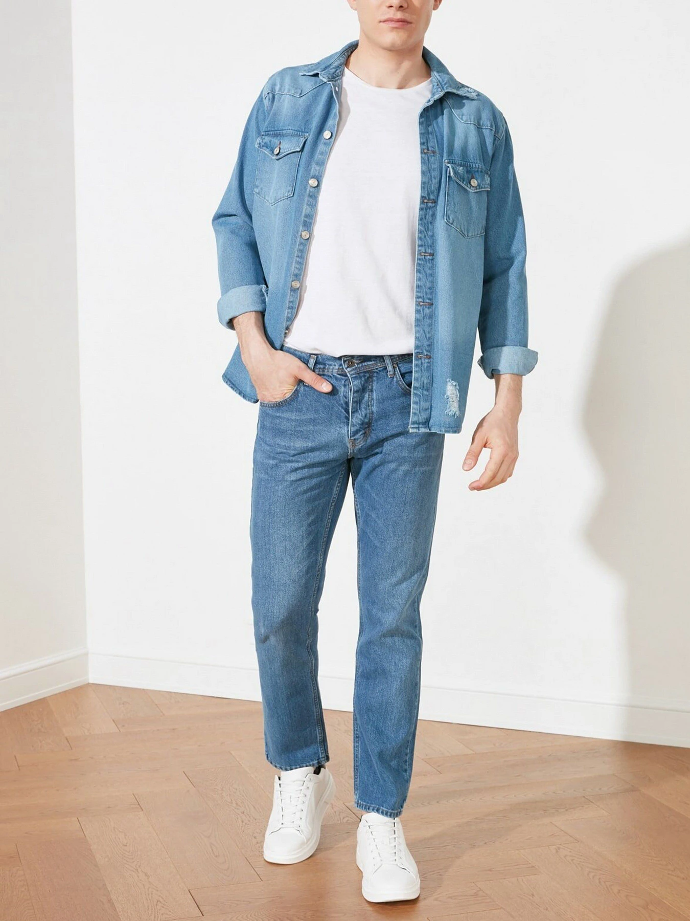Джинсы Trendyol Straight модель TMNSS21JE0810/Indigo Джинсы Trendyol Straight модель TMNSS21JE0810/Indigo Фото