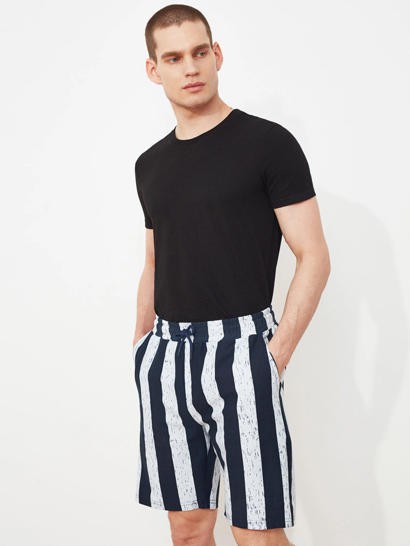 Шорты Trendyol модель TMNSS21SR0421/Lacivert Фото
