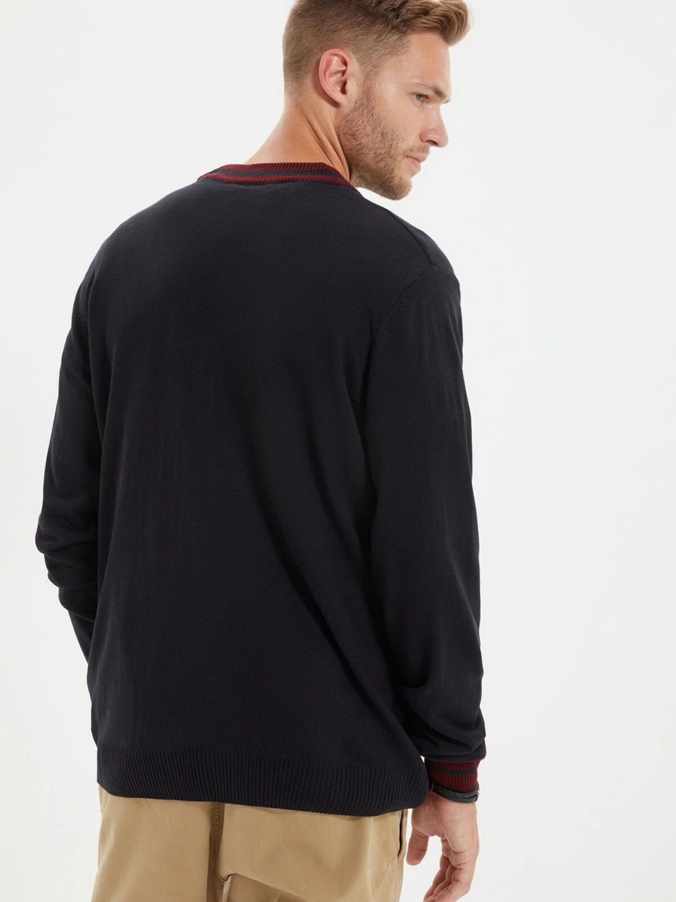 Свитры и кардиганы Trendyol модель TMNAW22HI0389/Siyah Свитры и кардиганы Trendyol модель TMNAW22HI0389/Siyah Фото