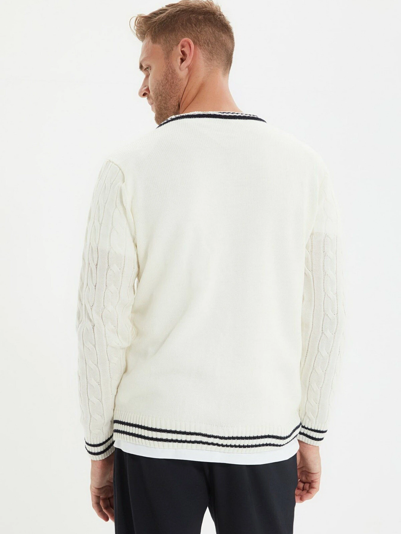 Светри та кардигани Trendyol модель TMNAW22KZ0125/Ekru Светри та кардигани Trendyol модель TMNAW22KZ0125/Ekru Фото