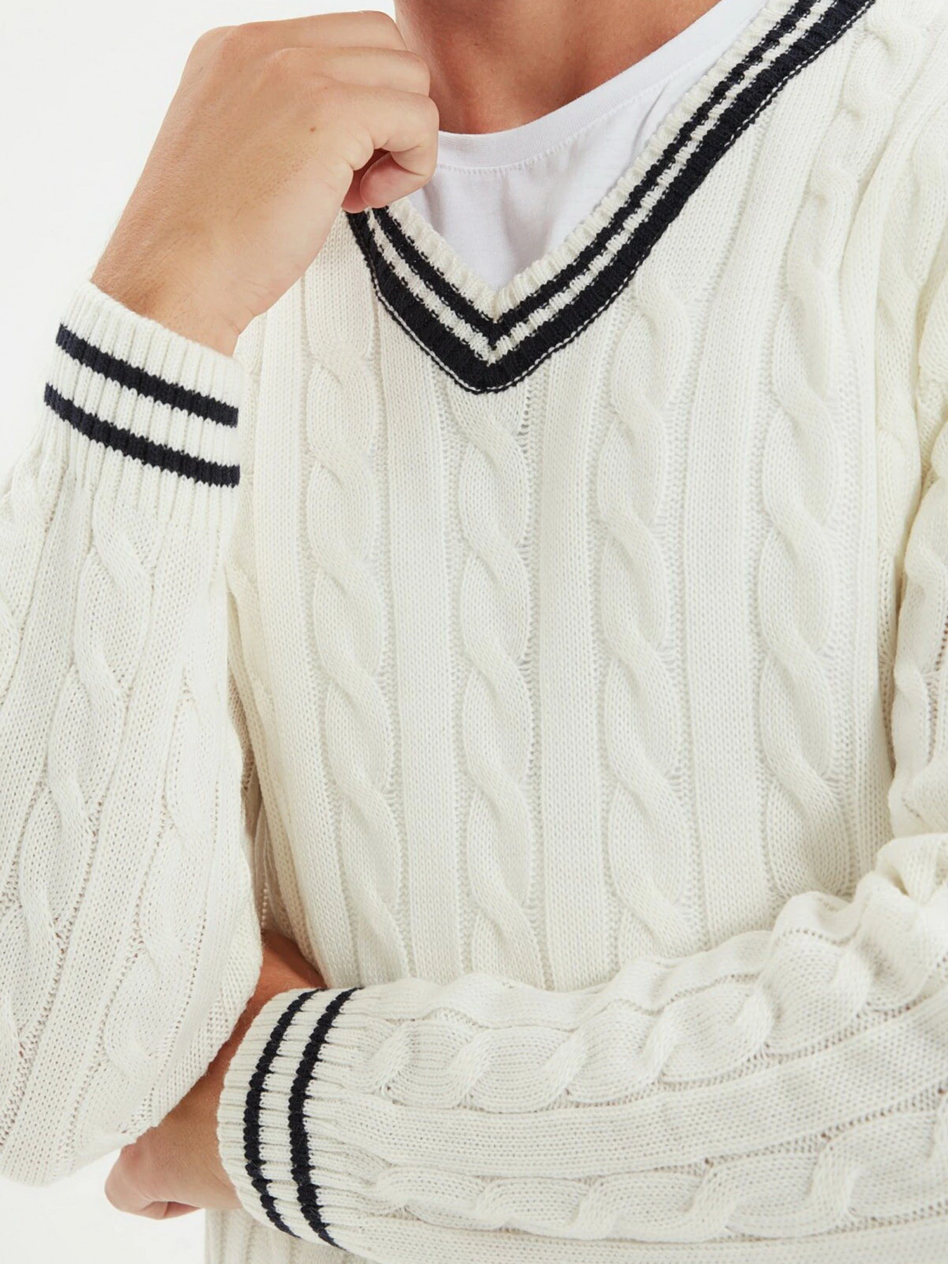 Светри та кардигани Trendyol модель TMNAW22KZ0125/Ekru Светри та кардигани Trendyol модель TMNAW22KZ0125/Ekru Фото