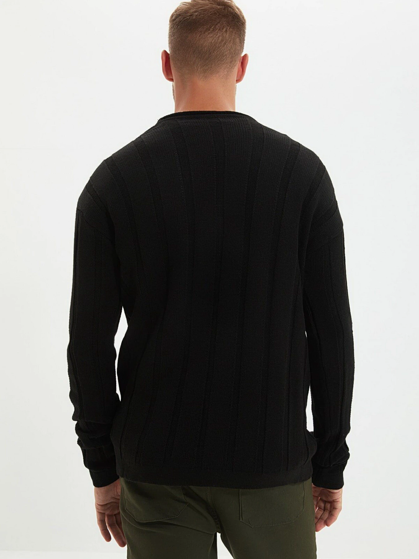 Светри та кардигани Trendyol модель TMNAW22KZ0596/Siyah Светри та кардигани Trendyol модель TMNAW22KZ0596/Siyah Фото