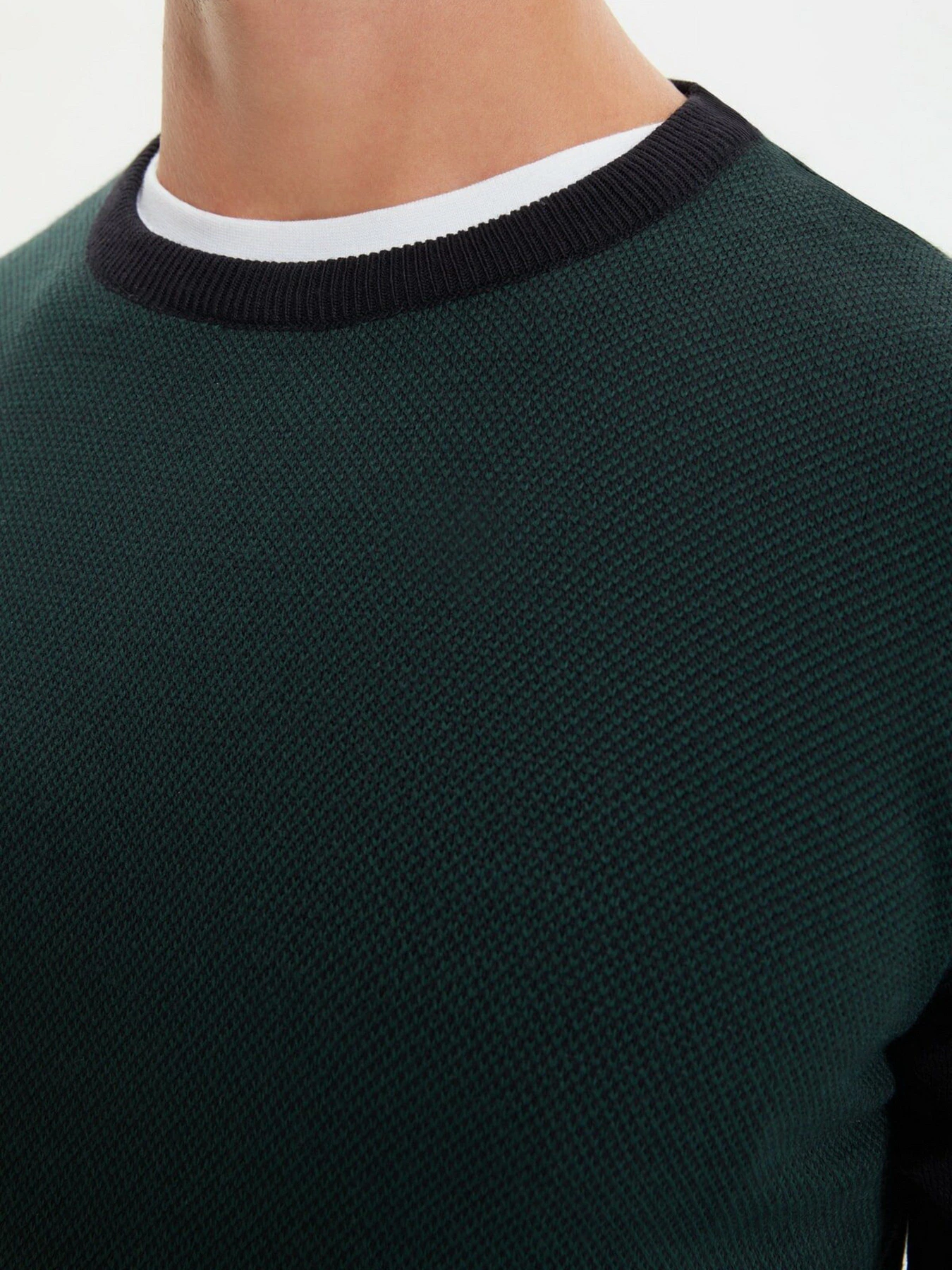 Светри та кардигани Trendyol модель TMNAW22KZ0600/Koyu Yesil Светри та кардигани Trendyol модель TMNAW22KZ0600/Koyu Yesil Фото