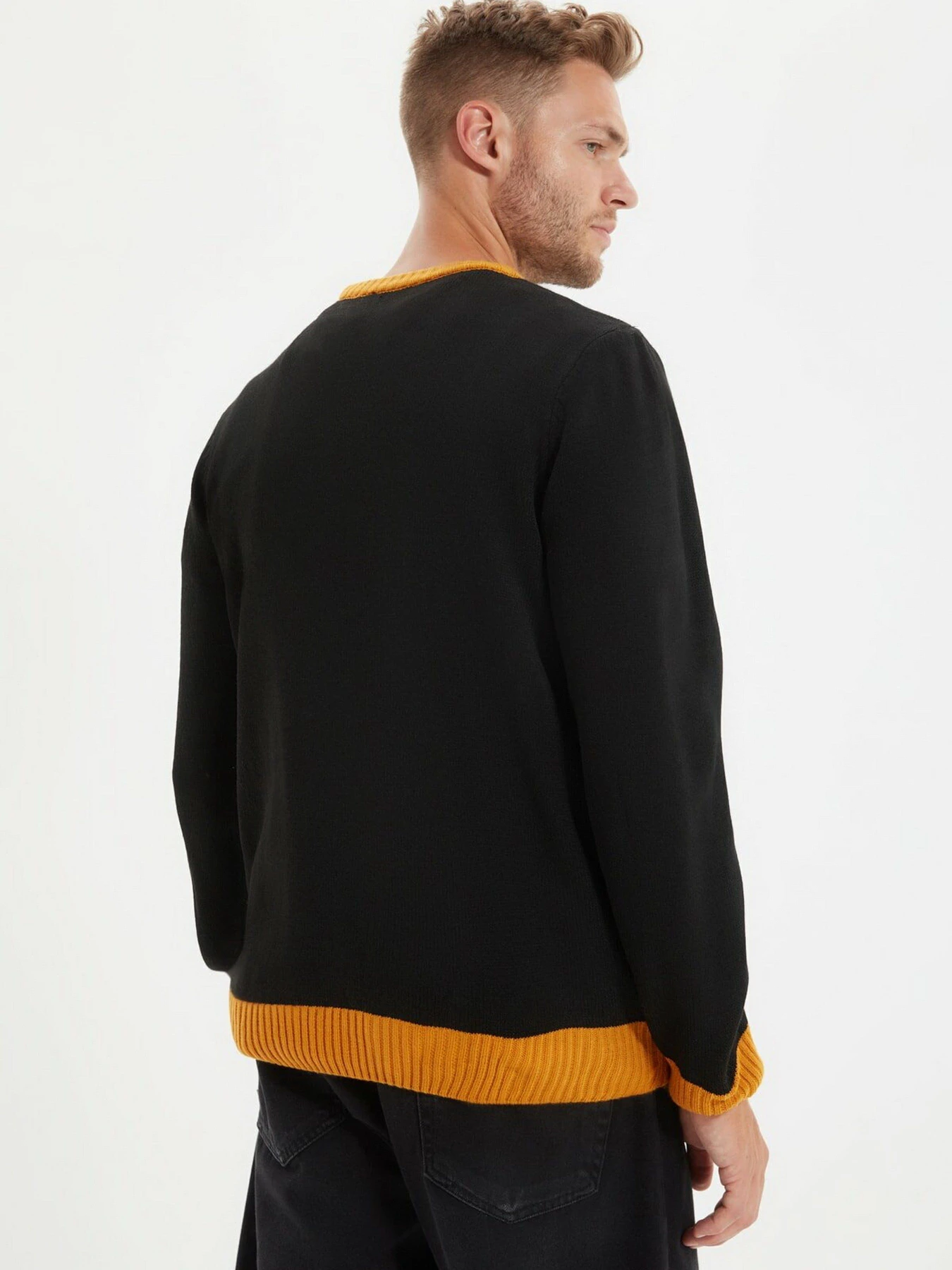 Светри та кардигани Trendyol модель TMNAW22KZ0944/Siyah Светри та кардигани Trendyol модель TMNAW22KZ0944/Siyah Фото