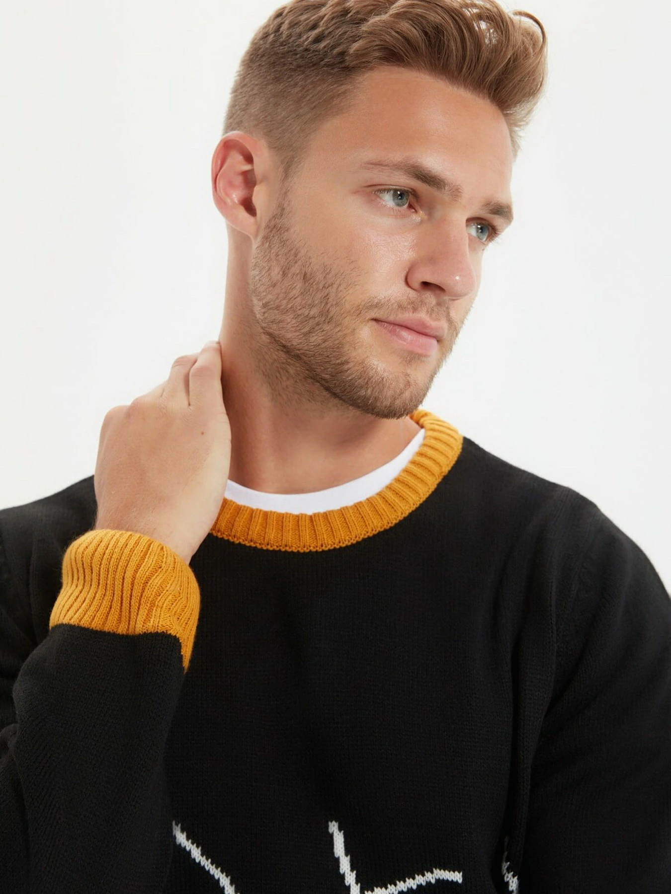 Светри та кардигани Trendyol модель TMNAW22KZ0944/Siyah Светри та кардигани Trendyol модель TMNAW22KZ0944/Siyah Фото