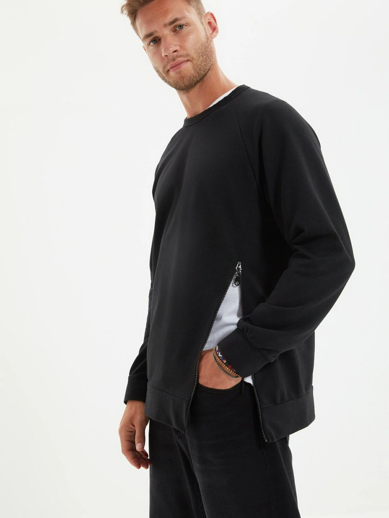 Худи и свитшоты Trendyol модель TMNAW22SW0086/Siyah Худи и свитшоты Trendyol модель TMNAW22SW0086/Siyah Фото