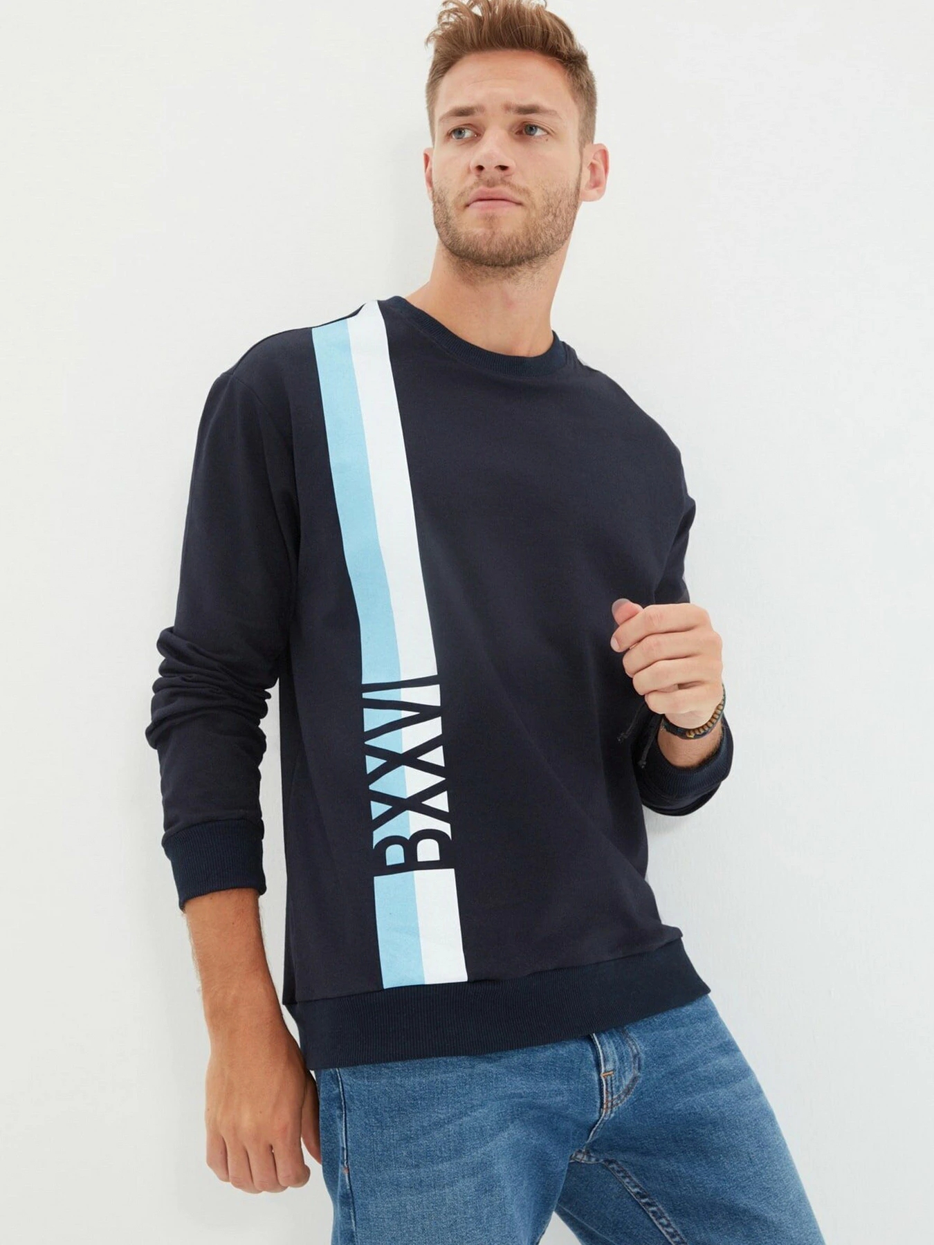 Худи и свитшоты Trendyol модель TMNAW22SW0356/Lacivert Худи и свитшоты Trendyol модель TMNAW22SW0356/Lacivert Фото