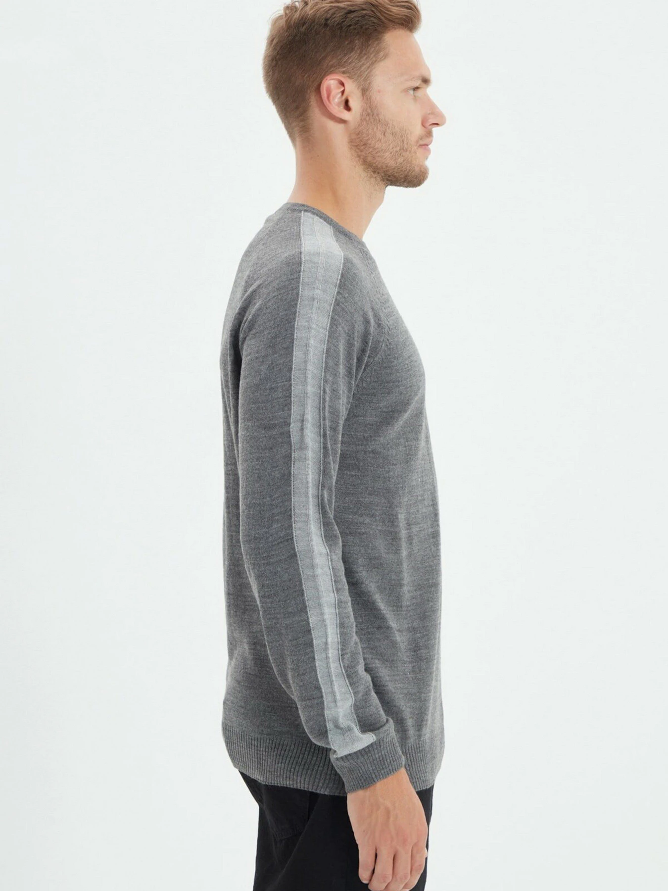 Светри та кардигани Trendyol модель TMNAW22KZ0655/Gri Светри та кардигани Trendyol модель TMNAW22KZ0655/Gri Фото