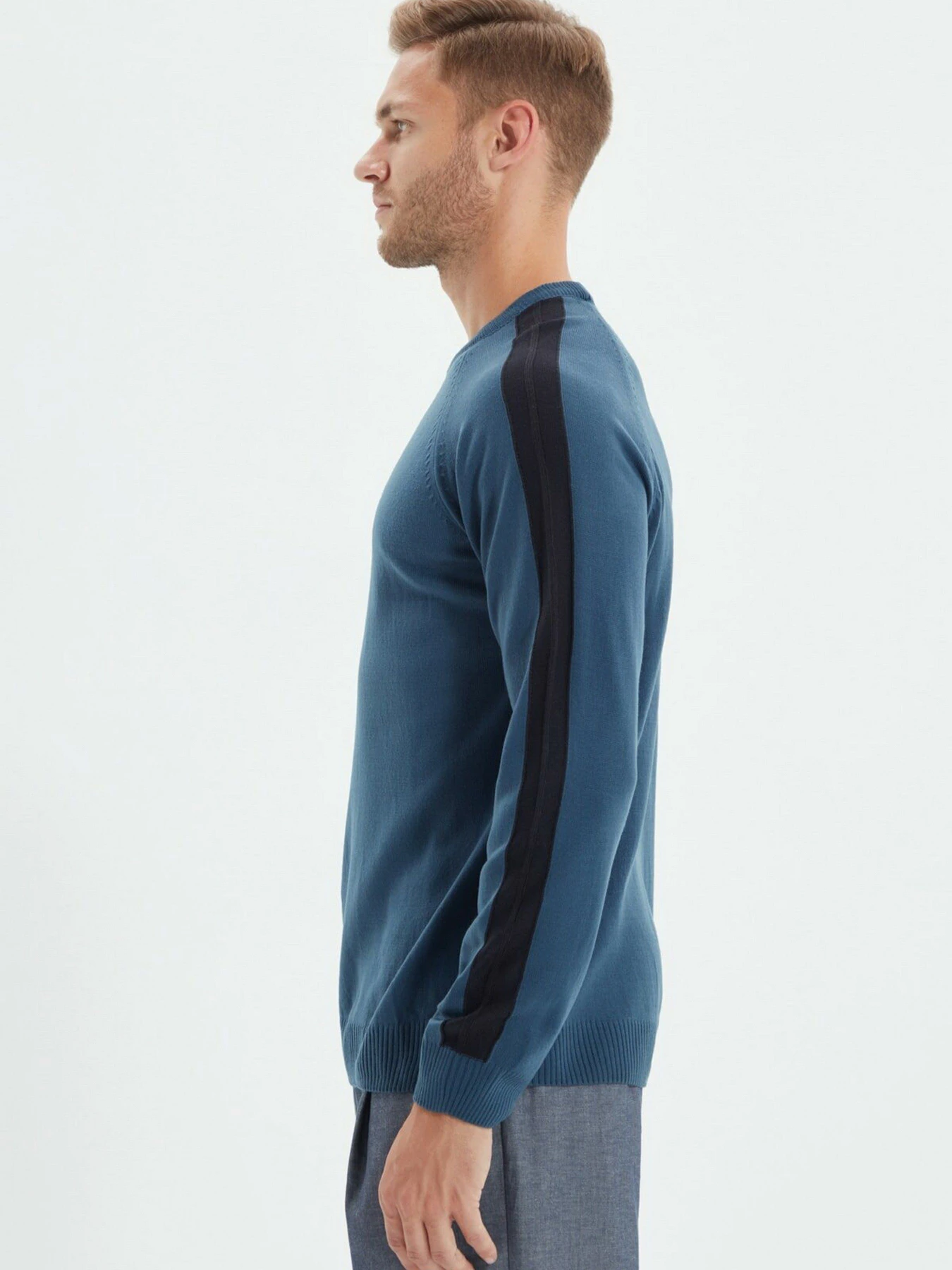 Светри та кардигани Trendyol модель TMNAW22KZ0655/Indigo Светри та кардигани Trendyol модель TMNAW22KZ0655/Indigo Фото