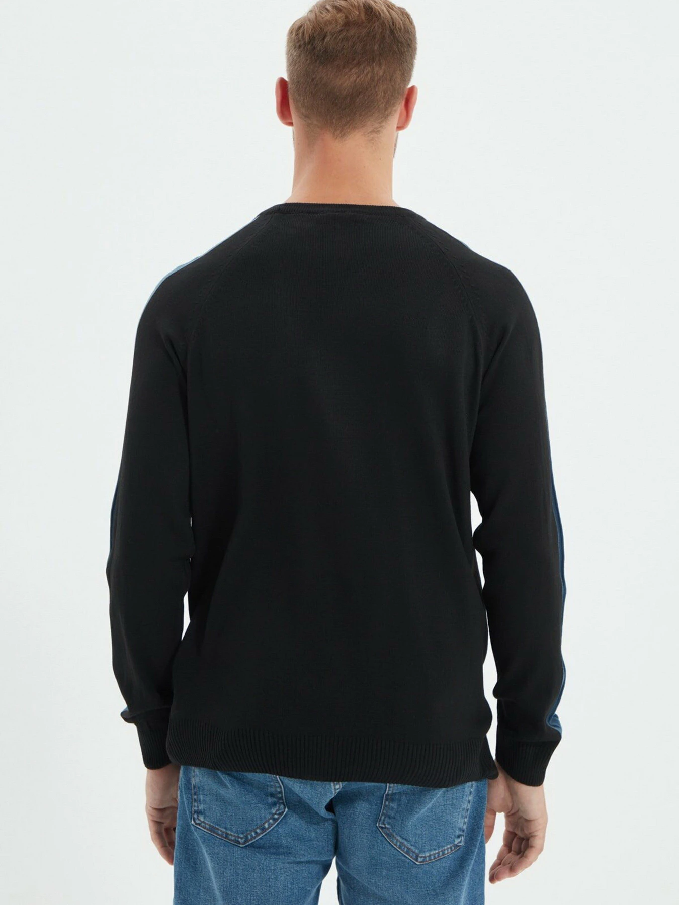 Светри та кардигани Trendyol модель TMNAW22KZ0655/Siyah Светри та кардигани Trendyol модель TMNAW22KZ0655/Siyah Фото