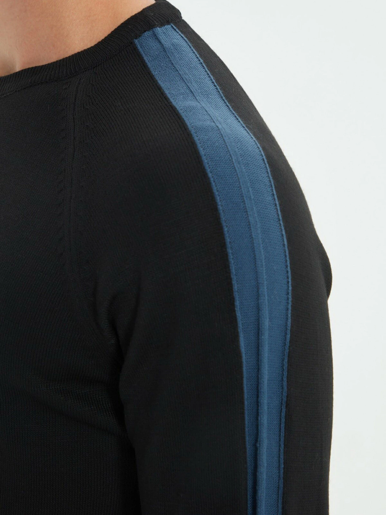 Светри та кардигани Trendyol модель TMNAW22KZ0655/Siyah Светри та кардигани Trendyol модель TMNAW22KZ0655/Siyah Фото