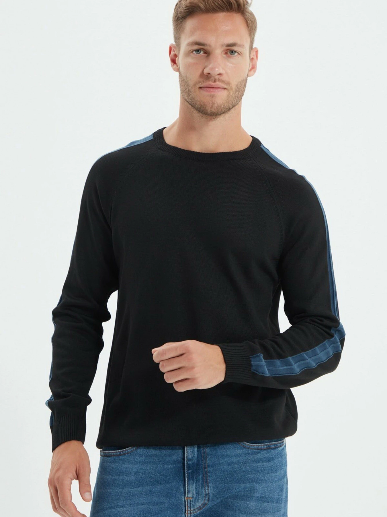 Светри та кардигани Trendyol модель TMNAW22KZ0655/Siyah Светри та кардигани Trendyol модель TMNAW22KZ0655/Siyah Фото
